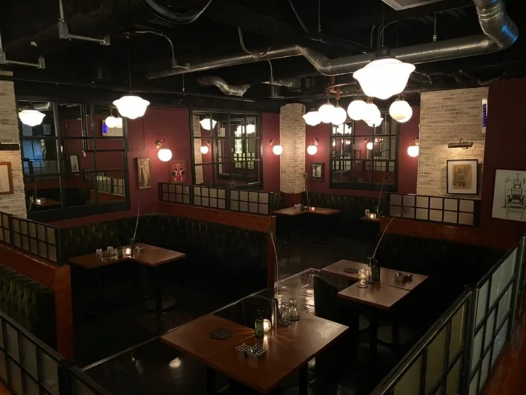 柏 ベロアの店内