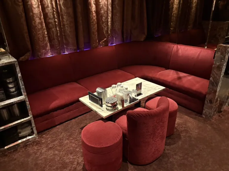 小岩　エンペラーズラウンジ （Emperor’s Lounge）の店内