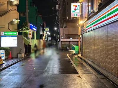 オブロングバーへの道順 3／6：直進します。