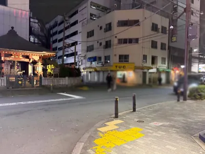 享楽 昼 （キョウラク）への道順 7／9：一つ目の十字路を右折します。