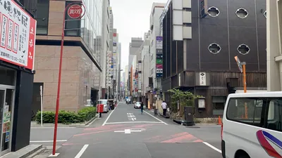 縁樹 （エンジュ）への道順 7／8：直進をすると十字路に出るのでそのまま越えて直進します。