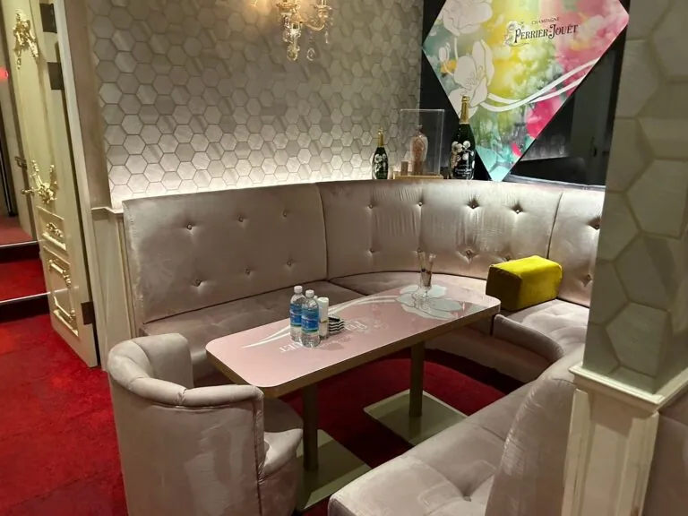 ロドピスの店内