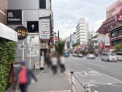 グランクリュへの道順 5／8：左手の一つ目の路地を越えて直進を続けます。