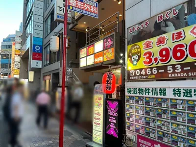 ディアブロへの道順 6／6：直進後少し進むと右手に藤沢ディアブロの入るビルがあります。