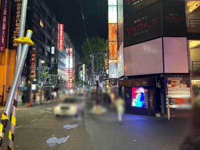 寛 （ヒロ）への道順 9／10：一つ目の路地を越えます。