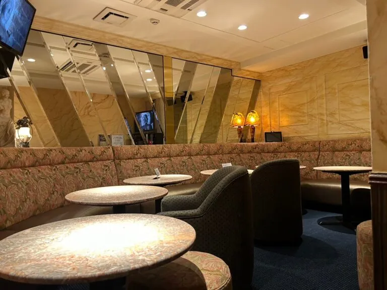 スマイルの店内