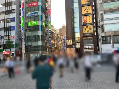 トウキョウオンザジパングへの道順 3／4：SLを正面に見て左手に十字路が出てくるので渡って直進します。