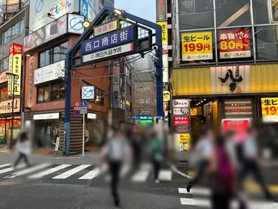 ギャラリーへの道順 2／6：目の前の「西口商店街」に入ります。