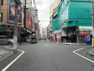ノーブルへの道順 10／11：一つ目の十字路を越えて直進を続けます。