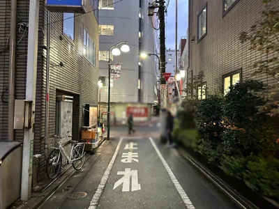 エイムへの道順 7／8：突き当りを左折します。