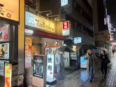 ジェルマへの道順 5／5：少し進むと左手に門前仲町ジェルマの入る「ミタケビル」があります。