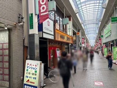 ラトゥールへの道順 6／6：少し進むと左手に高円寺ラトゥールの入る「五明堂ビル」があります。
