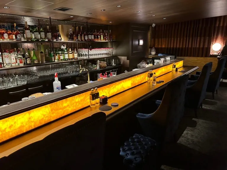 フォーシーズンの店内
