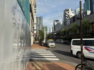サンセット並木通り店 （ SUNSET 並木通り店）への道順 6／10：一つ目の路地を越えて直進を続けます。