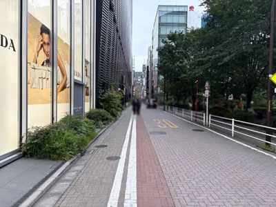 レオンへの道順 4／7：直進します。