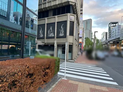ルナへの道順 5／8：左手の一つ目の路地を左折します。