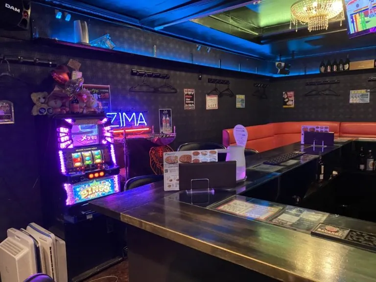 経堂　プラスの店内