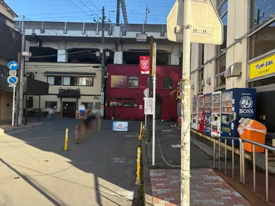 37℃ （サンジュウナナドシー）への道順 4／5：右折後、突き当りまで直進します。