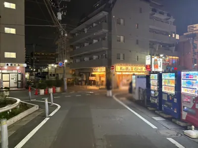 柏　バロールへの道順 5／8：一つ目の十字路を超えて直進をします。