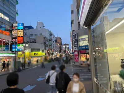 アモーレへの道順 6／11：一つ目の路地を越えて直進を続けます。