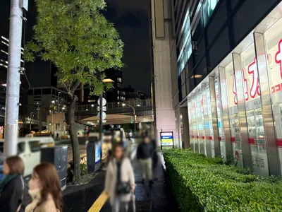 心湖 （ココ）への道順 2／11：出口を背にし、道路を左手に直進します。