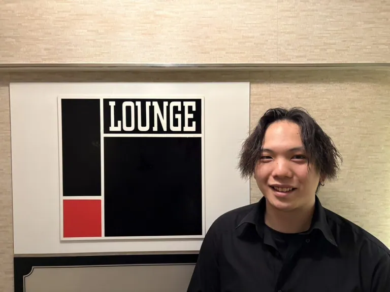 ラウンジの店内