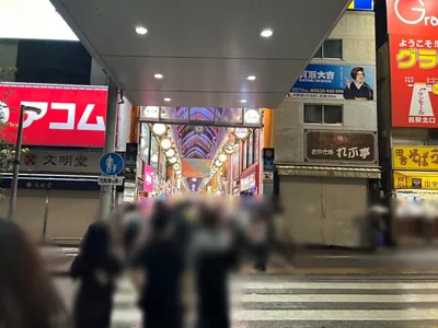 エムズ （Girl’s Bar M’s）への道順 2／7：目の前に「中野サンモール商店街」というモールがあるのでそこに入ります。