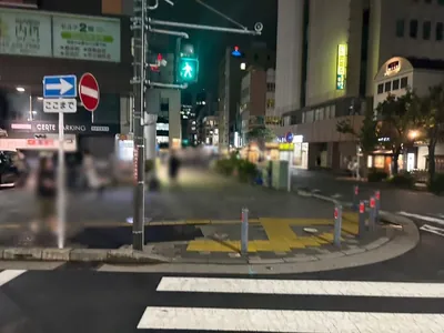 ダックスクイーンへの道順 4／7：一つ目の十字路を左折します。