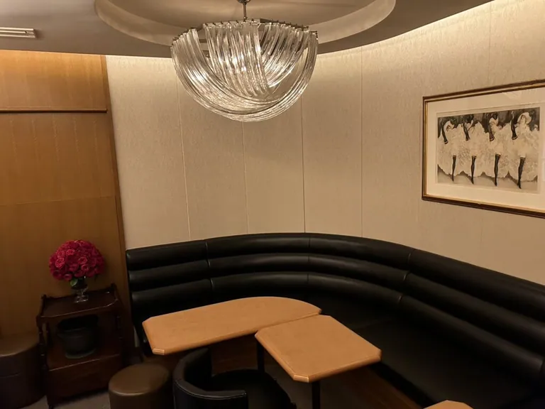 るぽ （ルポ）の店内