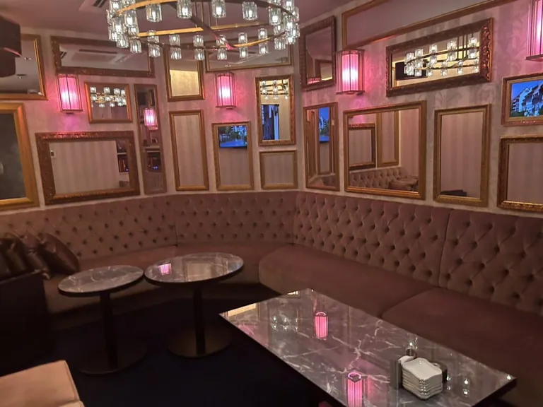 B4 （ビーフォー）の店内