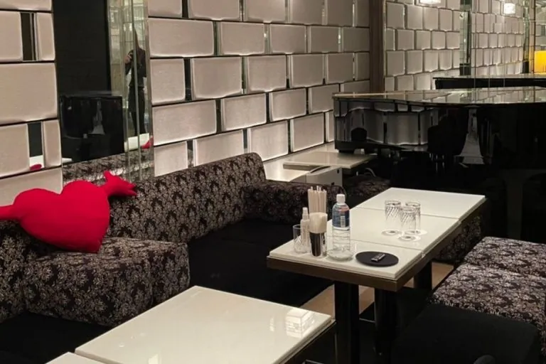 シラスの店内