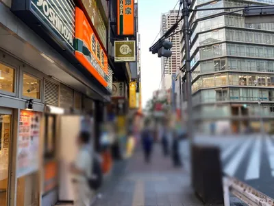 万寿 （マンジュ）への道順 9／14：左折したら直進します。