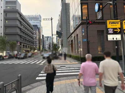 ルルドへの道順 5／6：三つ目の横断歩道も渡って直進を続けます。