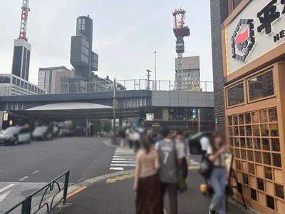 エンへの道順 3／10：一つ目の横断歩道を渡って直進します。