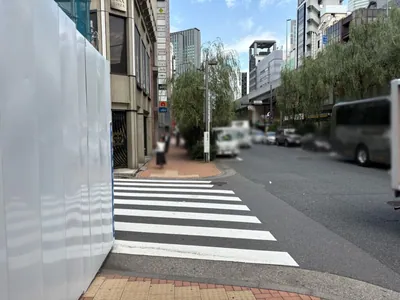聖 （セイ）への道順 6／9：左手路地を越えて直進をします。