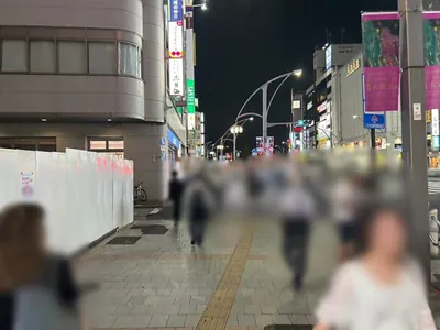 レイへの道順 3／9：一つ目の路地を越えて直進します。