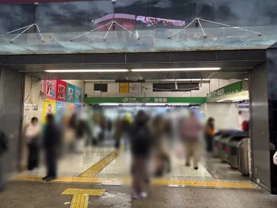 マカロンへの道順 1／8：「渋谷駅」ハチ公口を出ます。