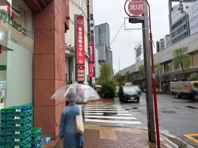 宝泉 （ホウセン）への道順 8／11：「難波橋」の交差点から一つ目の路地を越えて直進します。