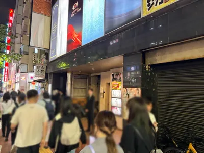 シーサイドへの道順 5／5：少し進むと右手に池袋シーサイドの入る「三経33ビル」があります。