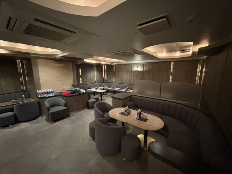 アップス （UP’s）の店内