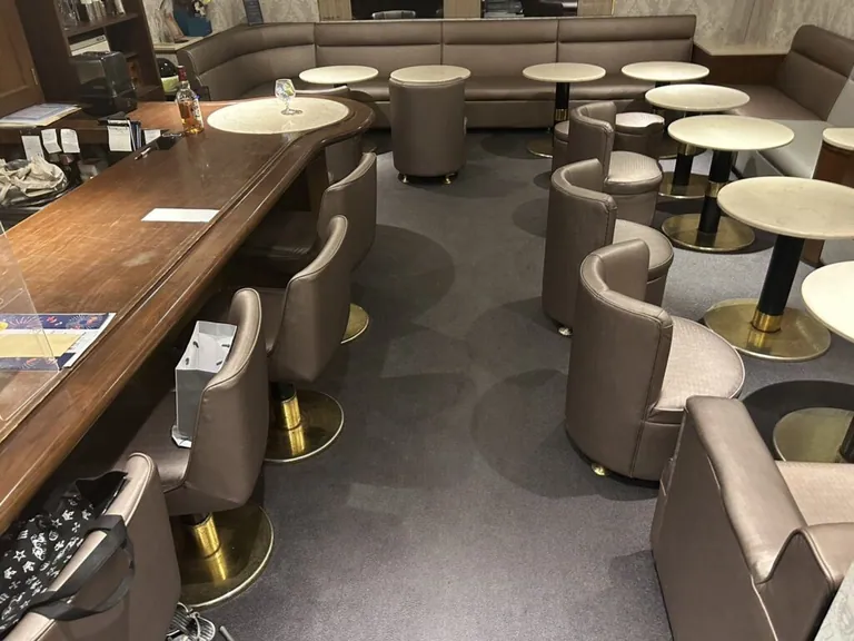 ブルークレールの店内