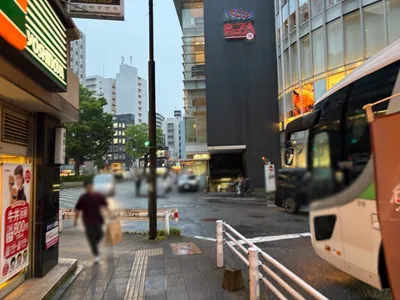 セバスチャンへの道順 13／16：ロータリーに出たら左折します。