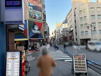 はちみつくろーばーへの道順 7／8：三つ目の路地を左折して「西一番街」へ入ります。