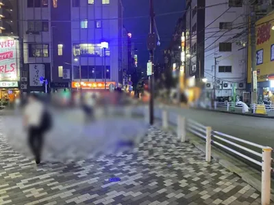 ヴィオラへの道順 7／9：左手に路地が出てくるのでそのまま直進します。