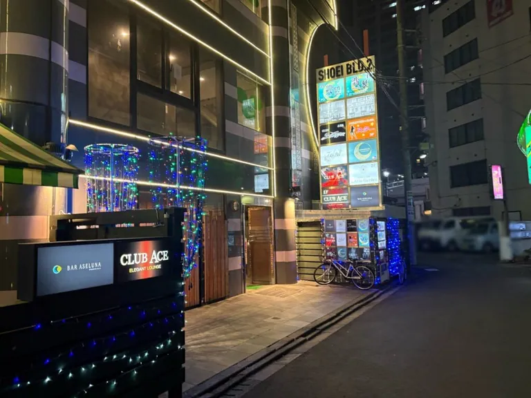 翡翠 (ヒスイ)の店内