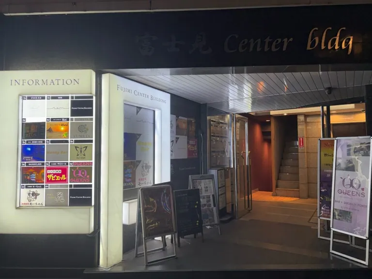 花 （ハナ）の店内