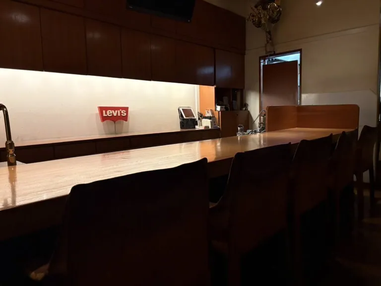 ラウンジの店内