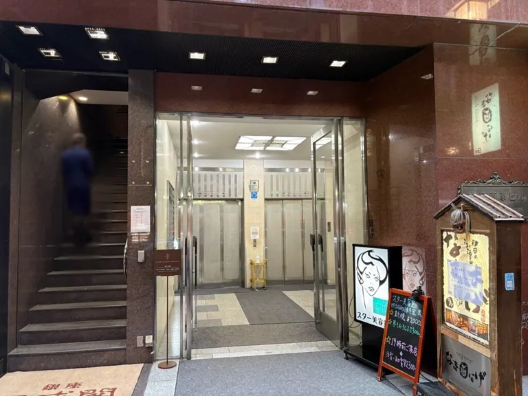 予詩 （ヨシ）の店内