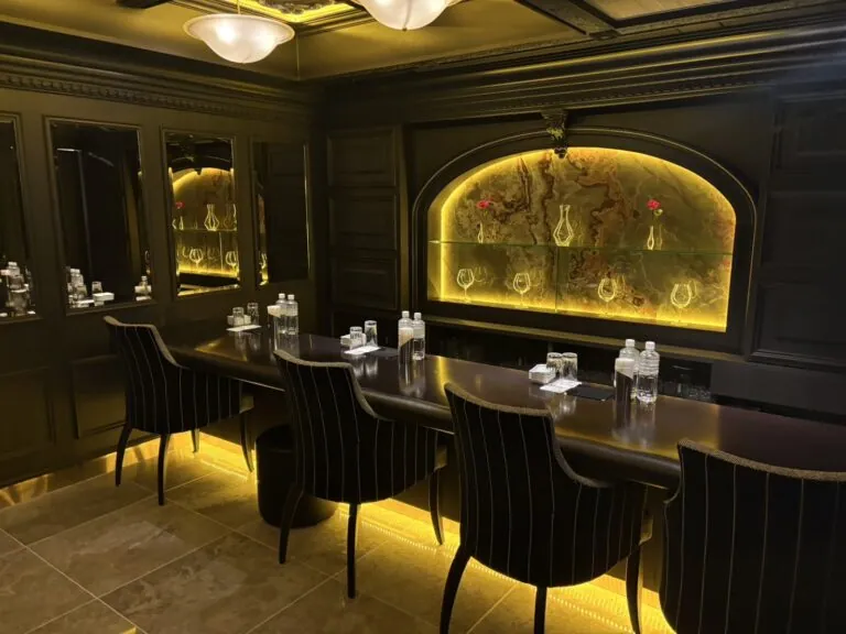 昴 （スバル）の店内