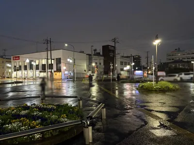 八幡宿　モール （Girl’s Bar MOLE）への道順 2／6：駅を背にして右手に進みます。